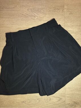 Vuori Black Pleated High-Rise Shorts